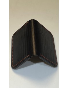 Der Bulle unter den Leder Kreditkarten Etuis, aus schwarzem Blankleder und roten Handnähten